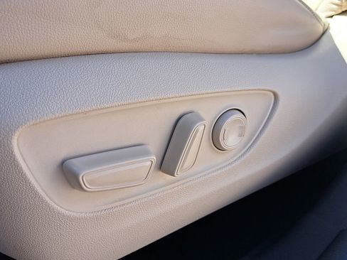 Used 2023 Toyota Highlander Limited image 19