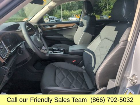 Used 2025 Volkswagen Atlas SE AWD/4WD image 11