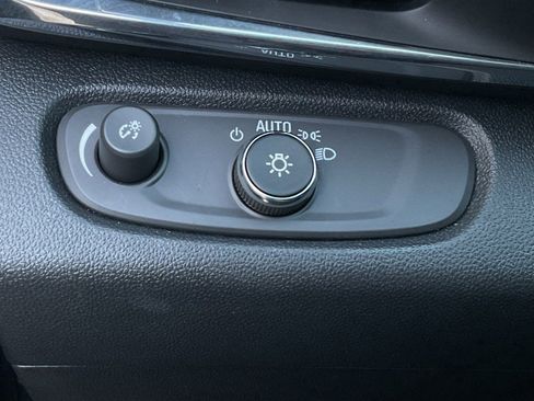 Used 2025 Buick Envista Preferred image 26