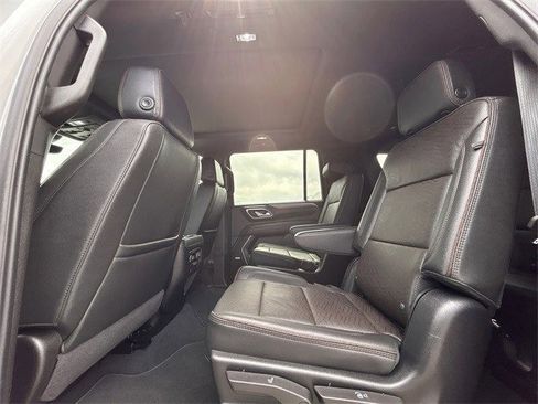 Used 2024 Chevrolet Suburban High Country image 12