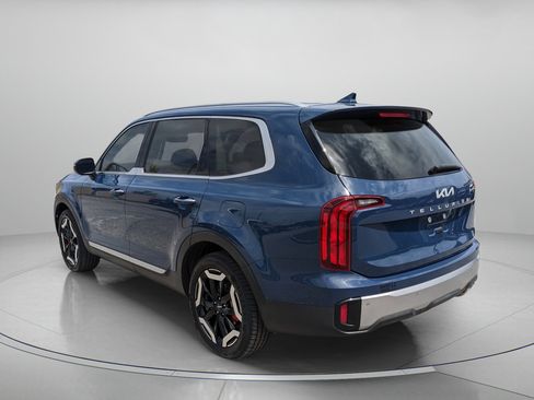 Used 2023 Kia Telluride S w/ S Sunroof Package FWD image 6