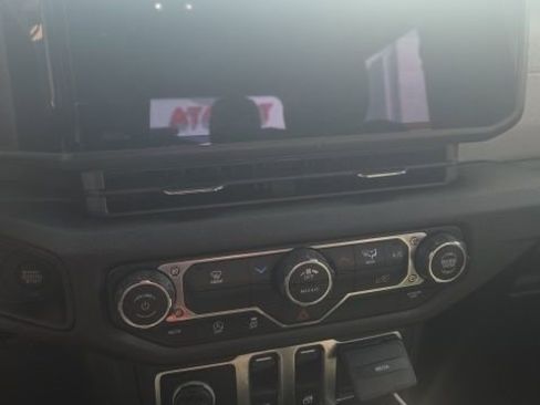 Used 2025 Jeep Wrangler Sport image 11