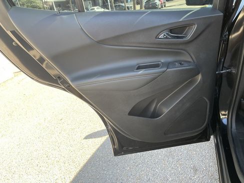 Used 2018 Chevrolet Equinox Premier image 18