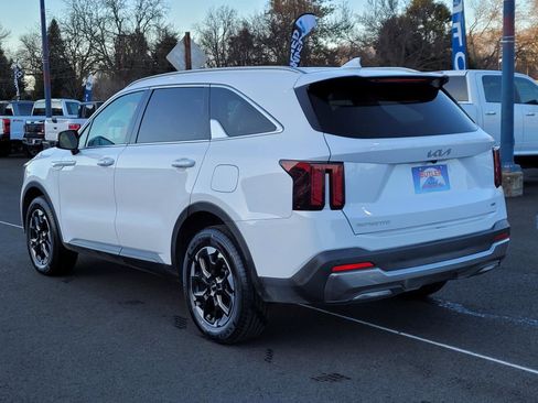 Used 2024 Kia Sorento S image 7