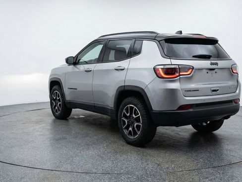 Used 2025 Jeep Compass Trailhawk image 6