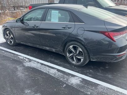 Used 2021 Hyundai Elantra SEL w/ Convenience + Premium Package