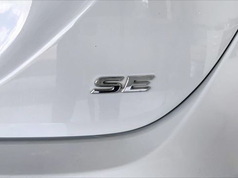 Used 2024 Toyota Camry SE FWD image 9
