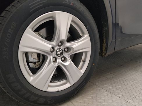 Used 2021 Toyota Highlander LE FWD image 31