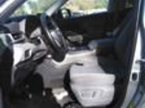 Used 2023 Toyota Highlander LE image 14