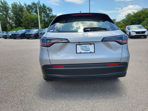 Used 2025 Honda HR-V LX image 5