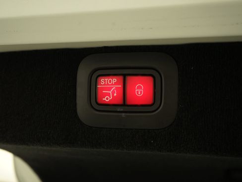 Used 2021 Aston Martin DBX AWD/4WD image 31