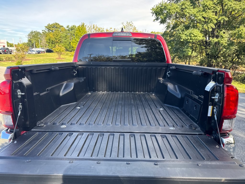 Used 2023 Toyota Tacoma SR5 AWD/4WD image 10