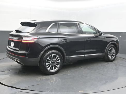 Used 2023 Lincoln Nautilus AWD w/ Premium Package image 9