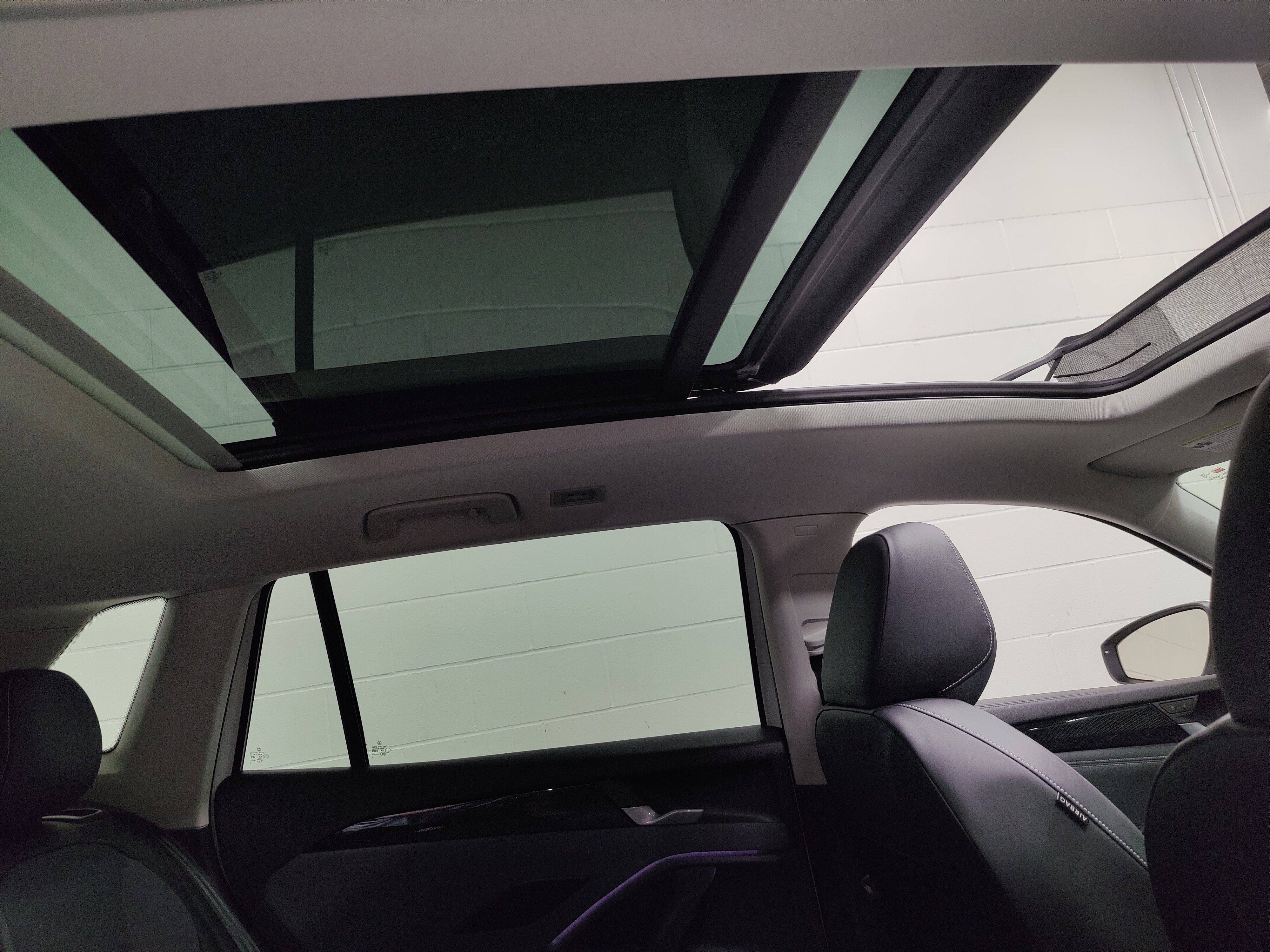 Used 2025 Volkswagen Tiguan SE w/ Panoramic Sunroof Package AWD/4WD image 7