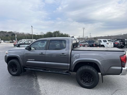 Used 2018 Toyota Tacoma SR5 image 3