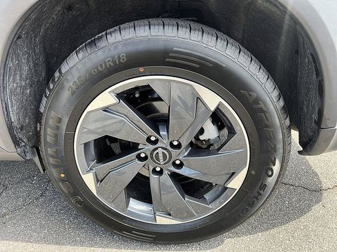Certified 2025 Nissan Rogue SV FWD image 10