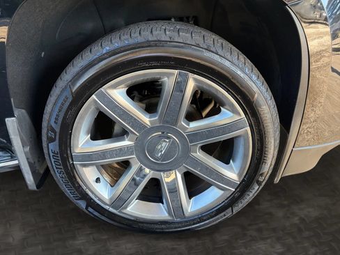 Used 2017 Cadillac Escalade Luxury AWD/4WD image 40
