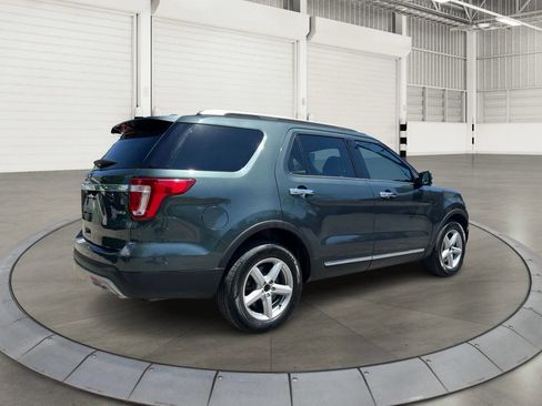 Used 2016 Ford Explorer XLT w/ Equipment Group 202A AWD/4WD image 3