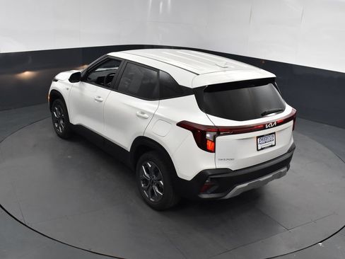 Used 2024 Kia Seltos LX AWD/4WD image 28