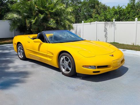Used 2004 Chevrolet Corvette Convertible w/ Preferred Equipment Group image 2