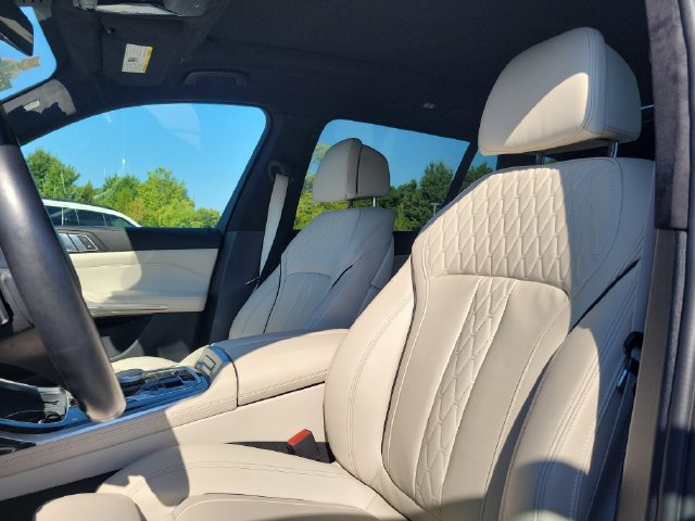 Used 2023 BMW X7 xDrive40i w/ M Sport Package AWD/4WD image 12