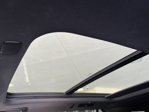 Used 2022 Chevrolet Tahoe LT w/ Luxury Package image 5