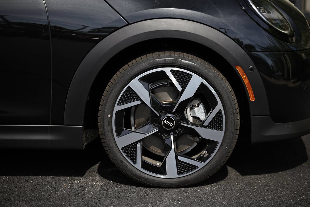 New 2026 MINI Cooper 2-Door Hardtop FWD image 5