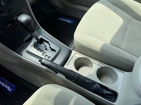 Used 2013 Toyota Corolla L FWD image 19
