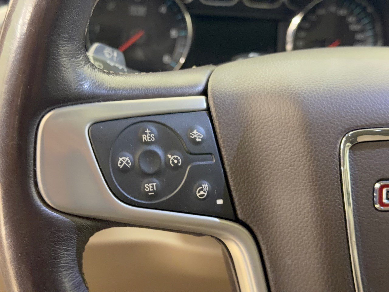 Used 2018 GMC Yukon SLT w/ Open Road Package RWD image 18