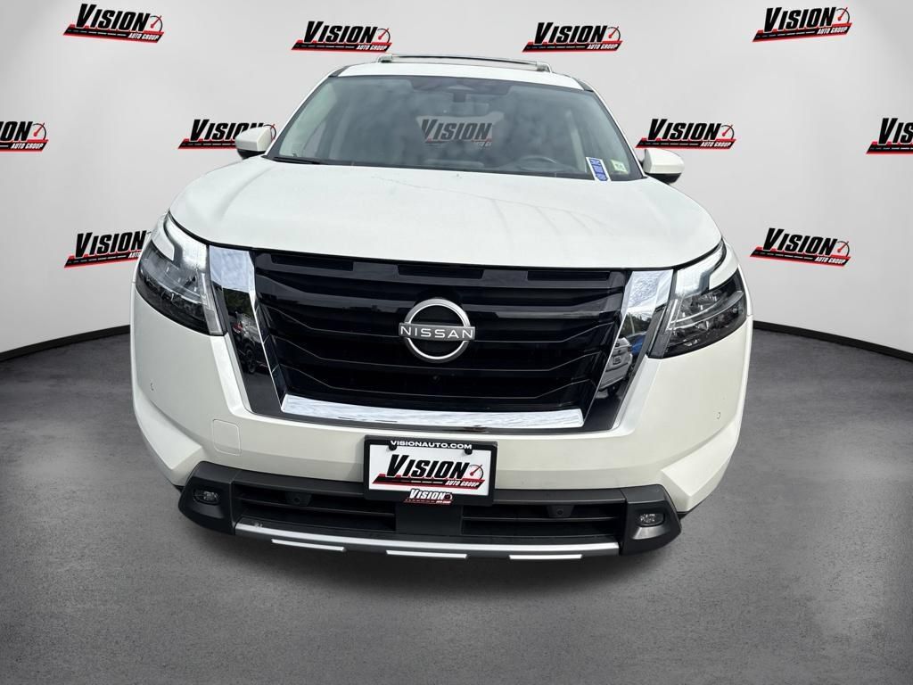 Used 2024 Nissan Pathfinder Platinum w/ Cargo Package AWD/4WD image 2