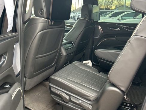 Used 2024 Cadillac Escalade ESV Sport Platinum w/ LPO, ONYX Package image 12