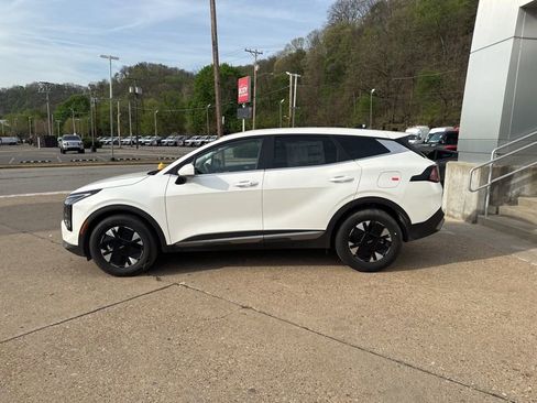 New 2026 Kia Sportage LX FWD image 4