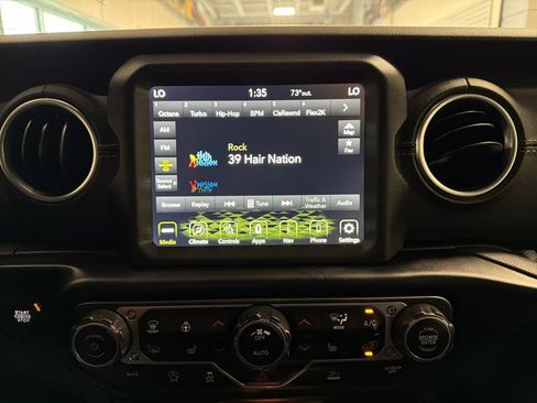 Used 2022 Jeep Wrangler Unlimited Sahara w/ Cold Weather Group AWD/4WD image 7