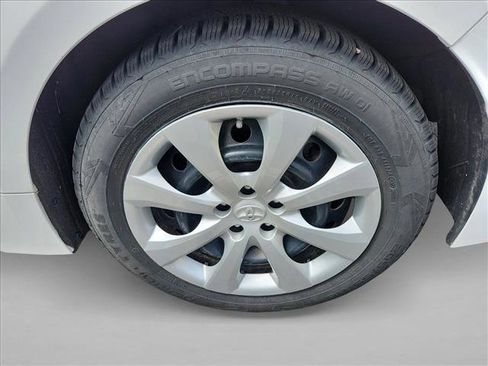 Used 2022 Toyota Corolla LE FWD image 9