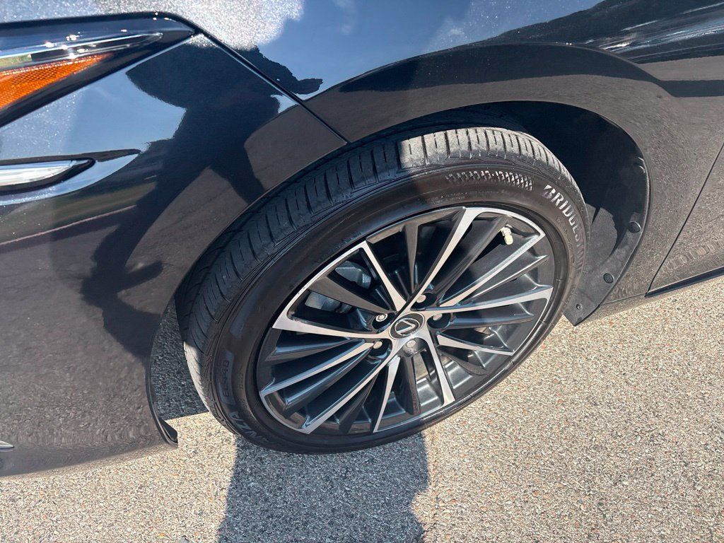 Used 2025 Lexus ES 350 w/ Premium Package FWD image 9