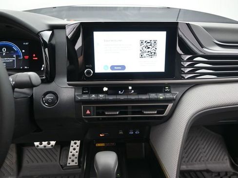 Used 2026 Toyota Camry SE image 6