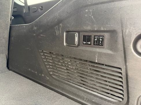 Used 2023 Chevrolet Suburban Premier AWD/4WD image 16
