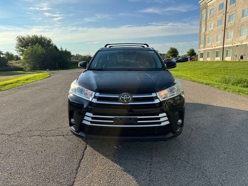 Used 2018 Toyota Highlander XLE AWD/4WD image 13