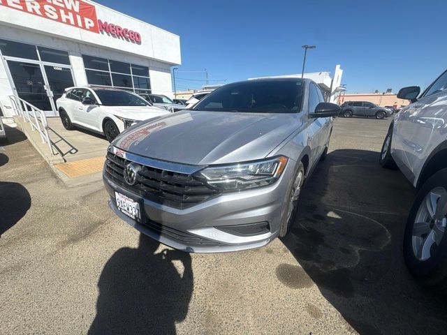 Used 2021 Volkswagen Jetta R-Line FWD image 1