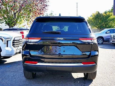 Used 2023 Jeep Grand Cherokee Limited w/ Trailer Tow Prep Group (B) image 9