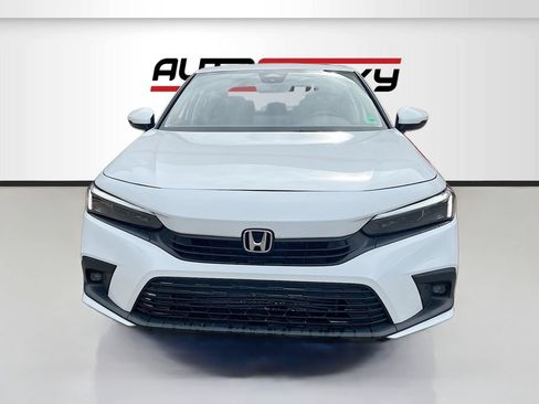 Used 2022 Honda Civic Touring image 2