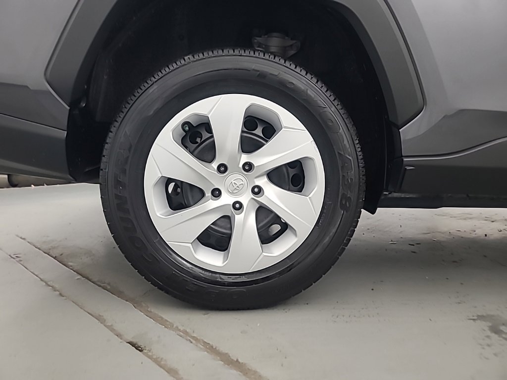 Used 2025 Toyota RAV4 LE AWD/4WD image 11