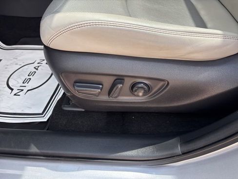 Used 2019 Toyota RAV4 Limited w/ Cold Weather Package FWD image 18