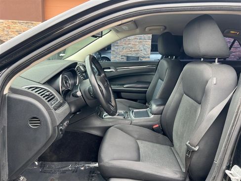 Used 2018 Chrysler 300 Touring RWD image 9