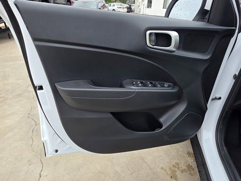 New 2025 Hyundai Venue SEL image 21