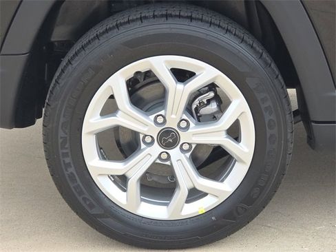 New 2026 Jeep Compass Latitude image 10