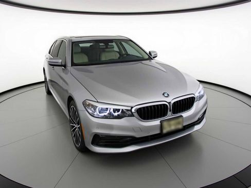 Used 2020 BMW 530i xDrive 530i xDrive w/ Premium Package image 3