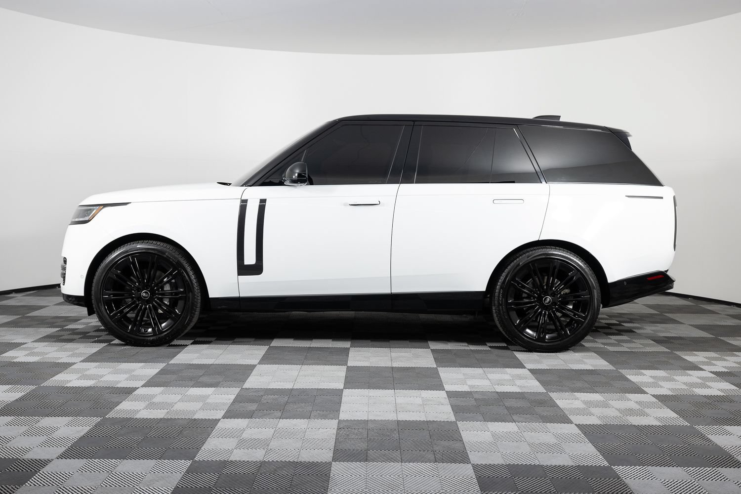 Used 2022 Land Rover Range Rover SE AWD/4WD image 3