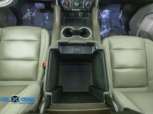 Used 2023 Chevrolet Suburban LT w/ Luxury Package AWD/4WD image 32