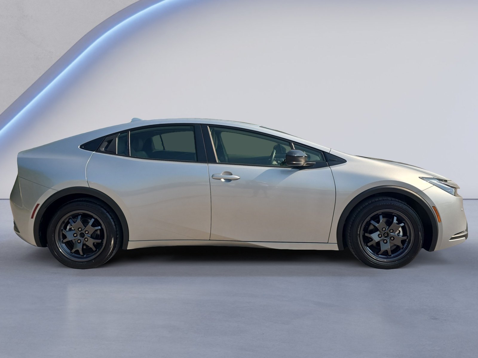 Used 2025 Toyota Prius LE FWD image 7